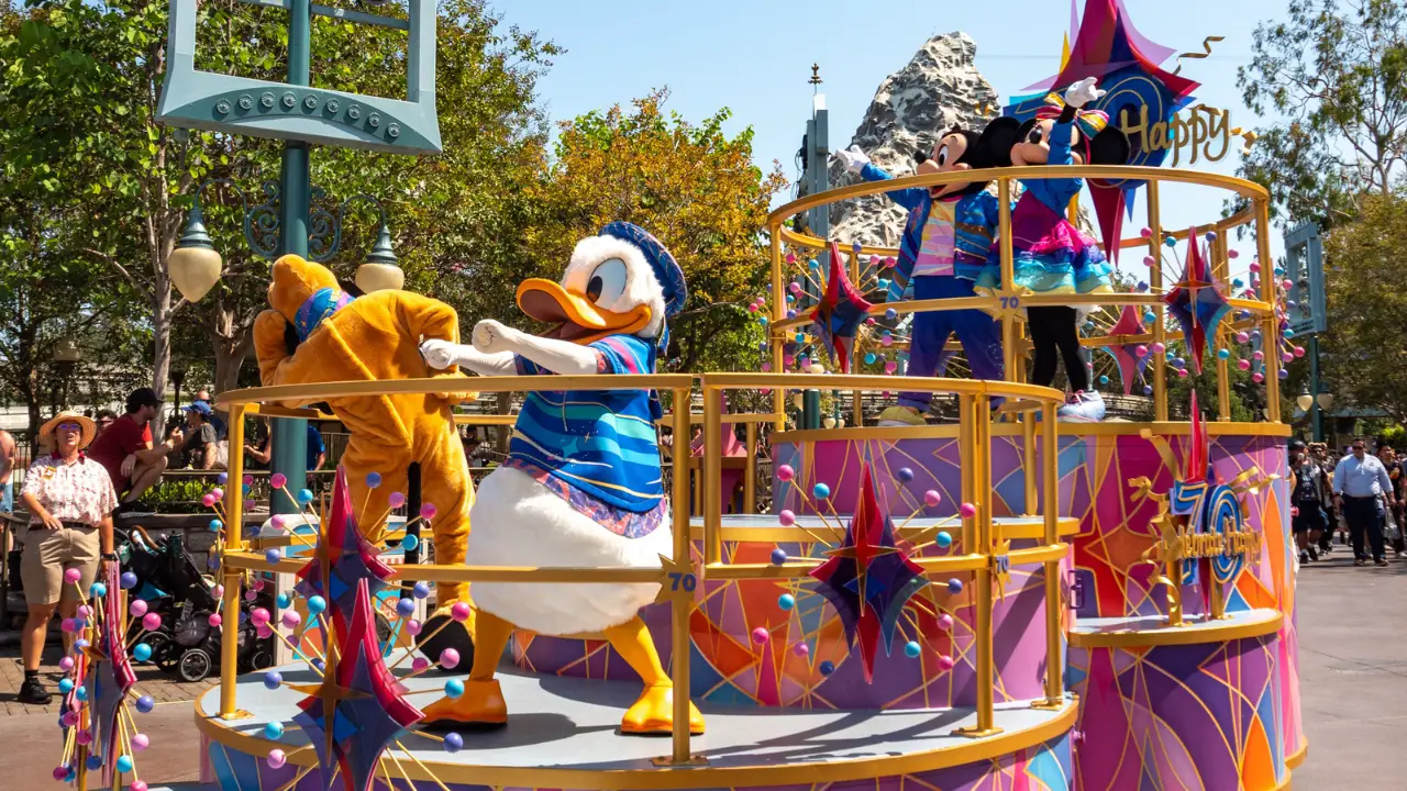 Fans Say Goodbye to Celebrate Happy Cavalcade During Final Performance